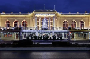 Casino Barrière de Deauville: Легендарное казино, вдохновившее Иэна Флеминга