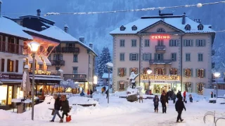 Casino de Chamonix: Уютное казино в Альпах, спрятанное среди горных вершин